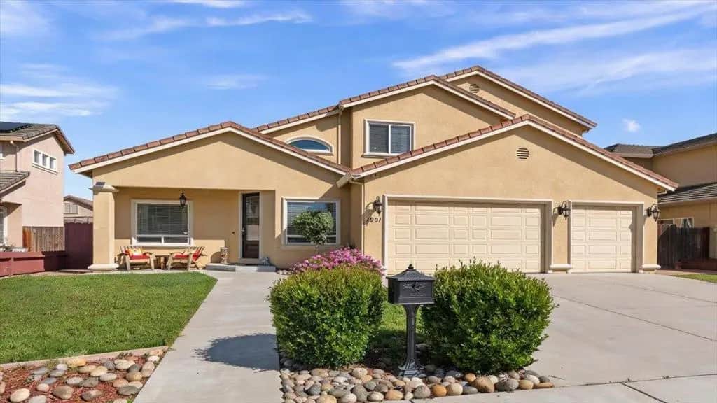 1901 Calistoga Drive, Hollister, CA — listing photo 1