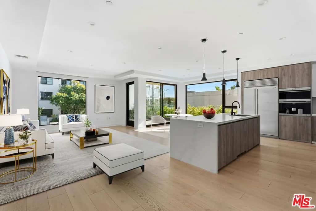 725 N Croft Avenue 109, Los Angeles, CA — listing photo 1