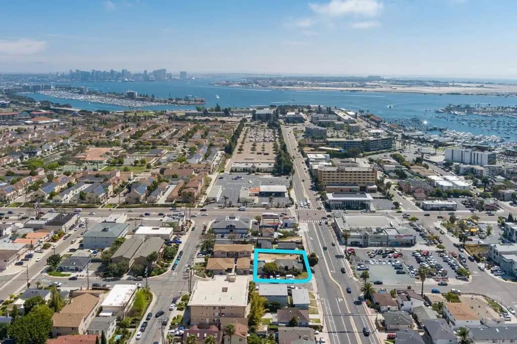 3046 Nimitz Blvd, San Diego, CA — listing photo 1