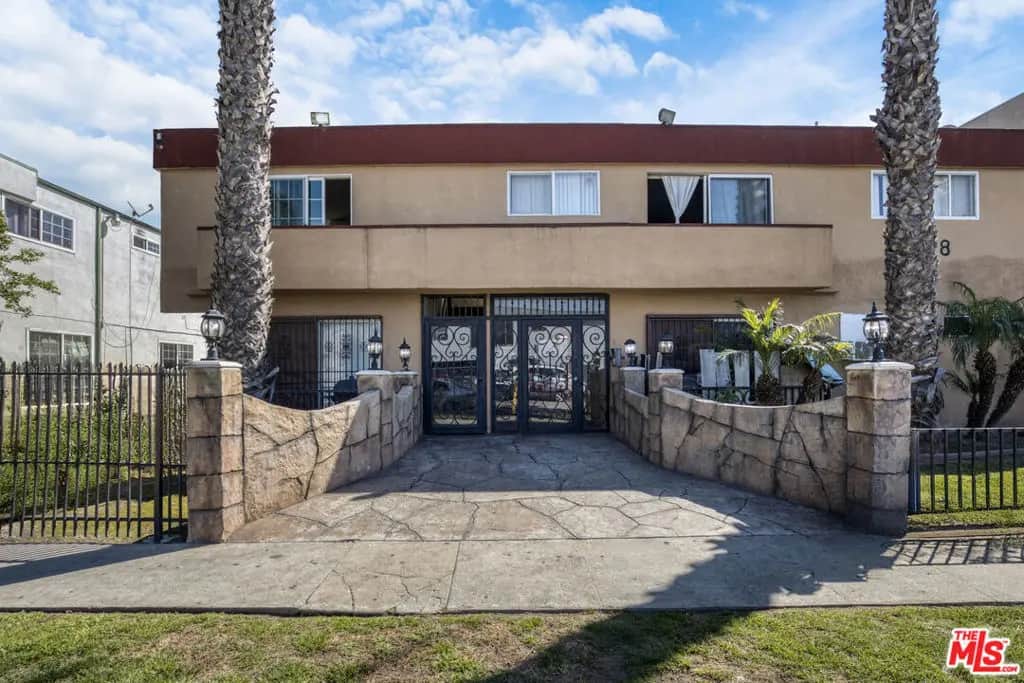 2718 S Cochran Avenue, Los Angeles, CA — listing photo 1