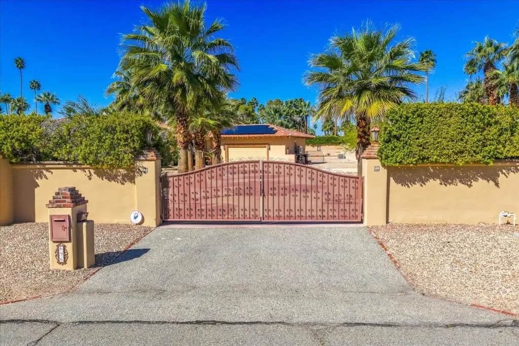696 E Vereda Sur, Palm Springs, CA — listing photo 1