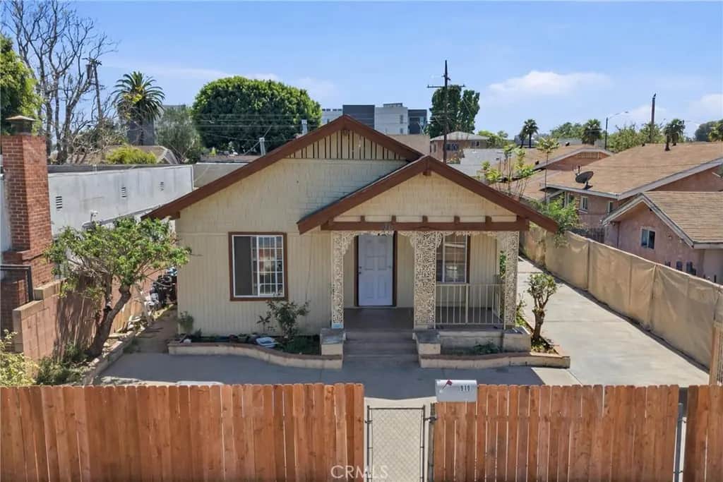910 E 19th Street, Long Beach, CA — listing photo 1