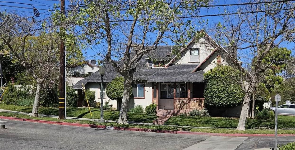 2642 Manning Avenue, Los Angeles, CA — listing photo 1