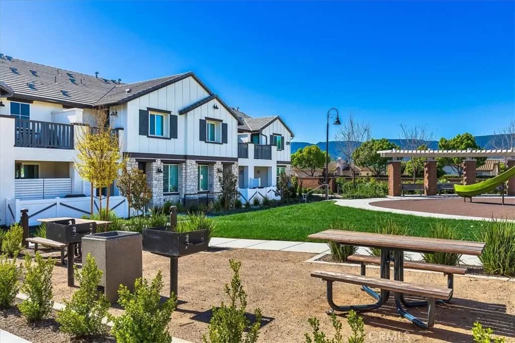 41976 Isadora 902, Murrieta, CA — listing photo 1
