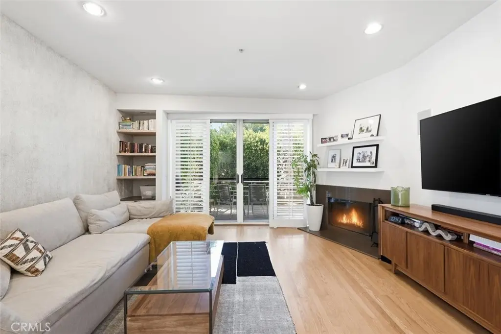 943 14th Street 101, Santa Monica, CA — listing photo 1