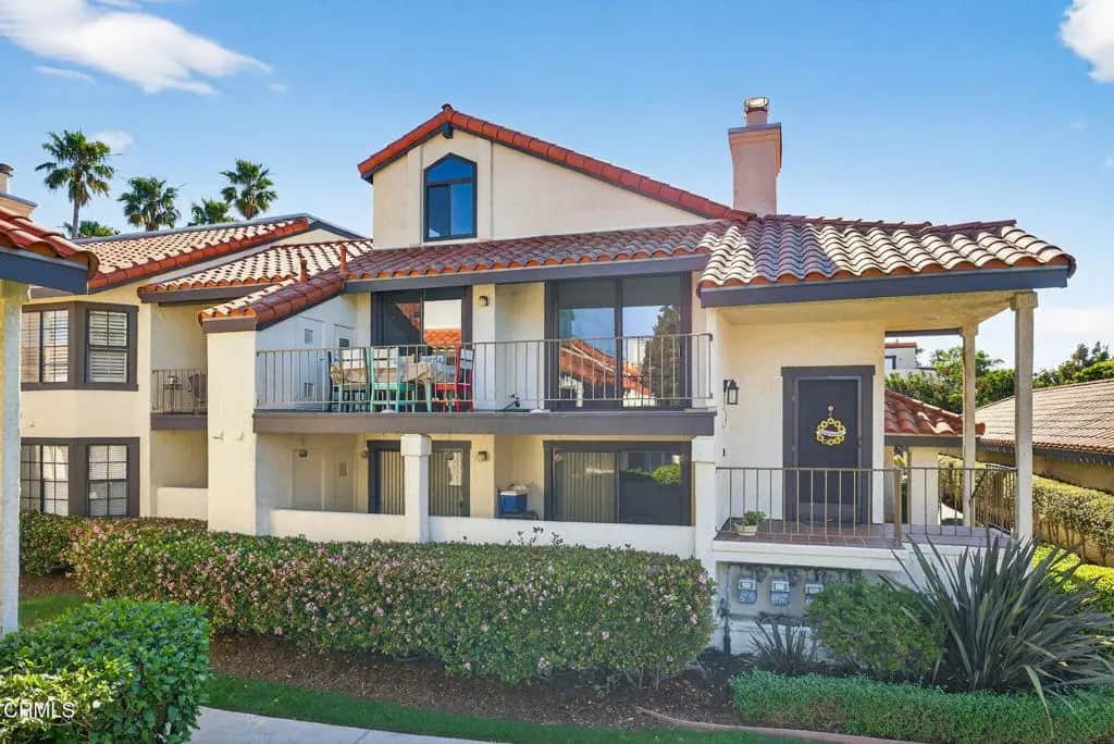 2277 Martinique Lane, Oxnard, CA — listing photo 1
