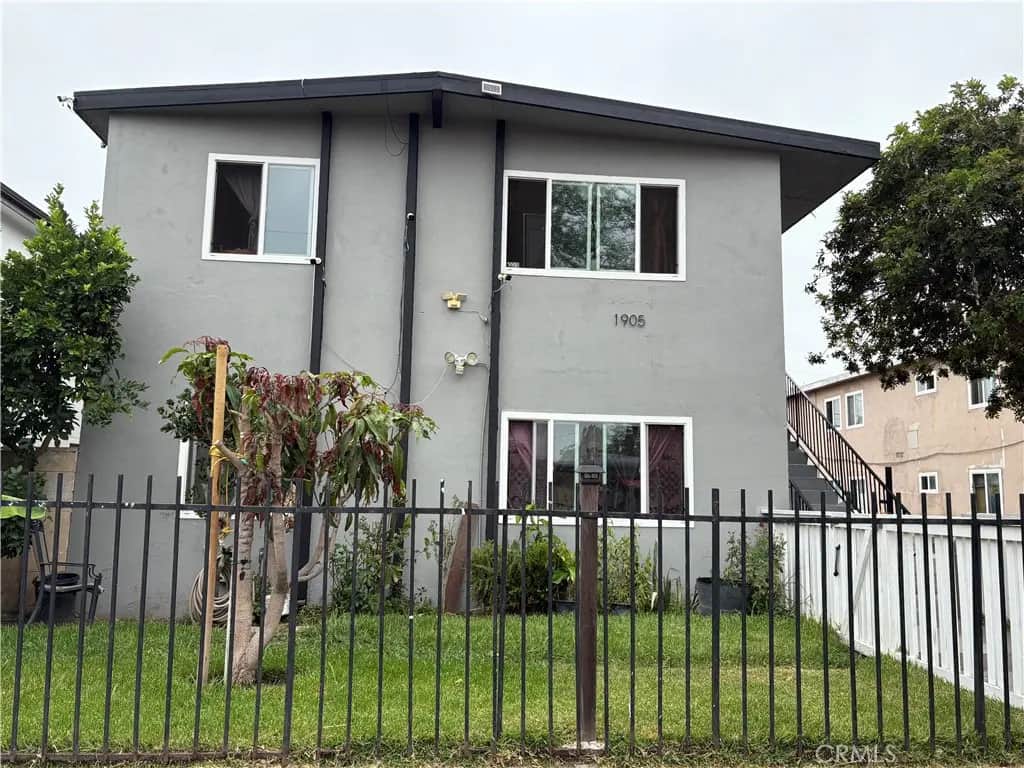 1905 W Myrtle Street 3, Santa Ana, CA — listing photo 1