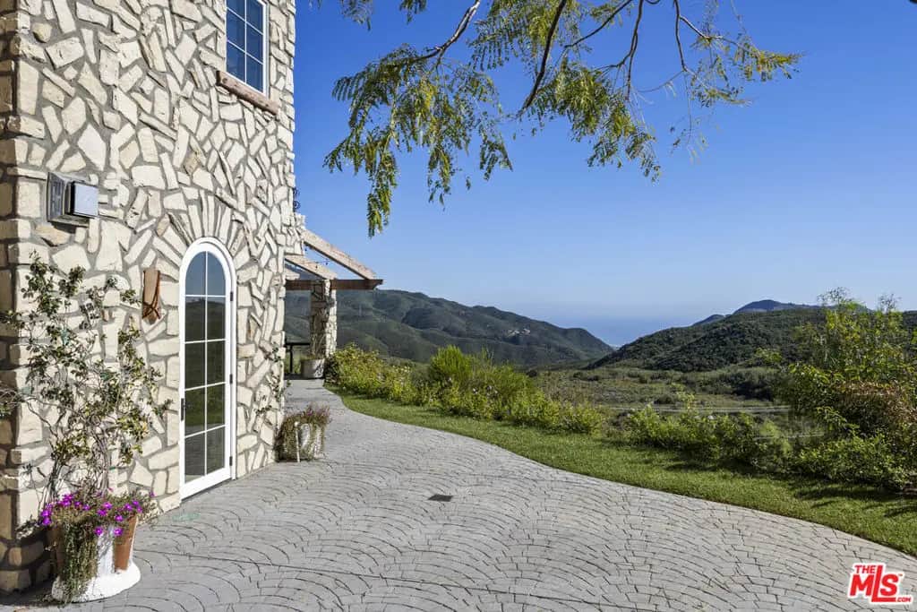 33239 Mulholland Highway, Malibu, CA — listing photo 1