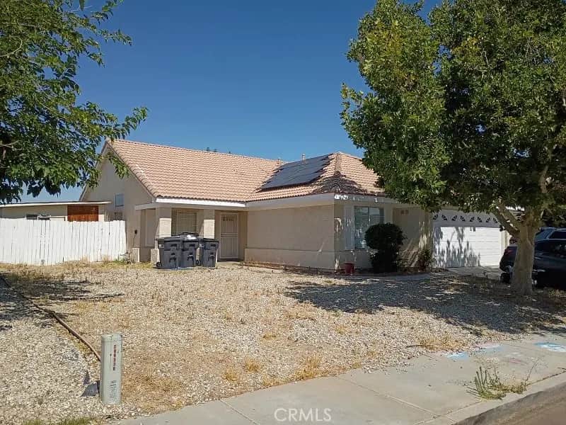 43525 Palos, Lancaster, CA — listing photo 1