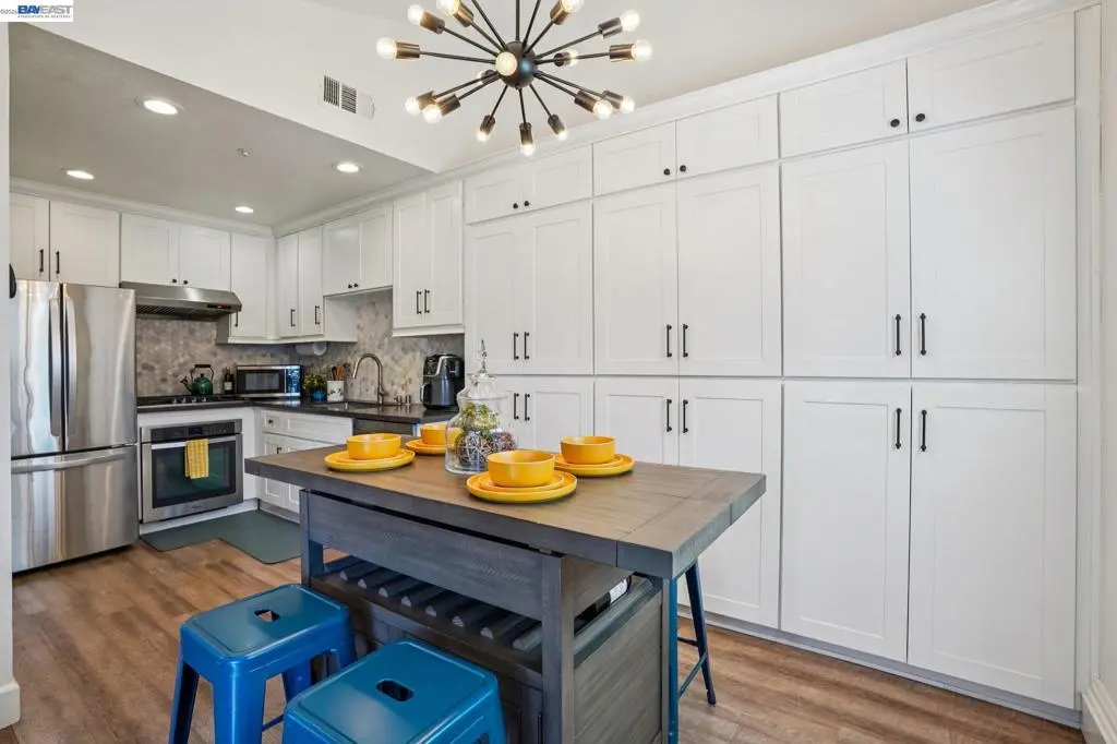 1255 N Los Robles Ave 9, Pasadena, CA — listing photo 1