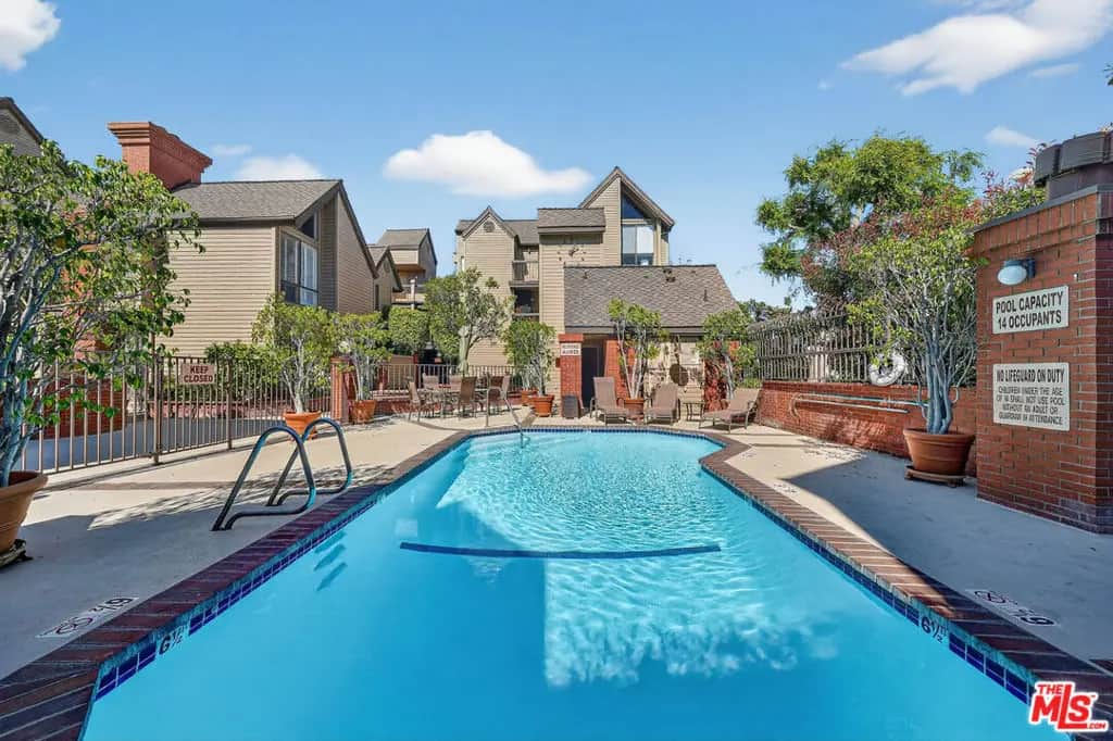 835 S Lucerne Boulevard 105, Los Angeles, CA — listing photo 1