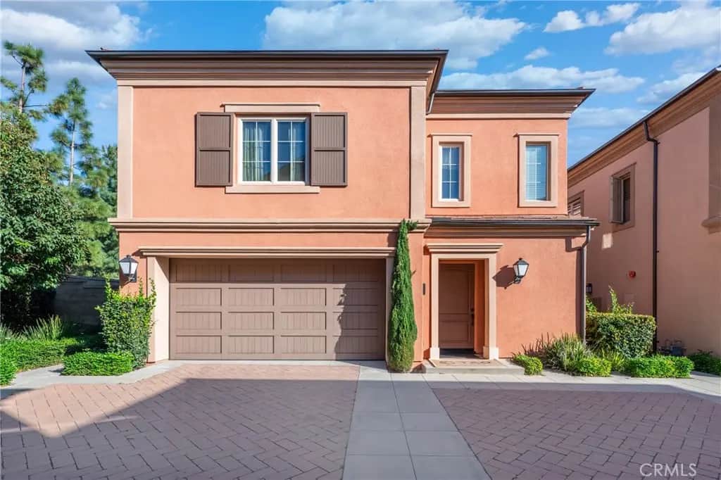 113 Hanging, Irvine, CA — listing photo 1
