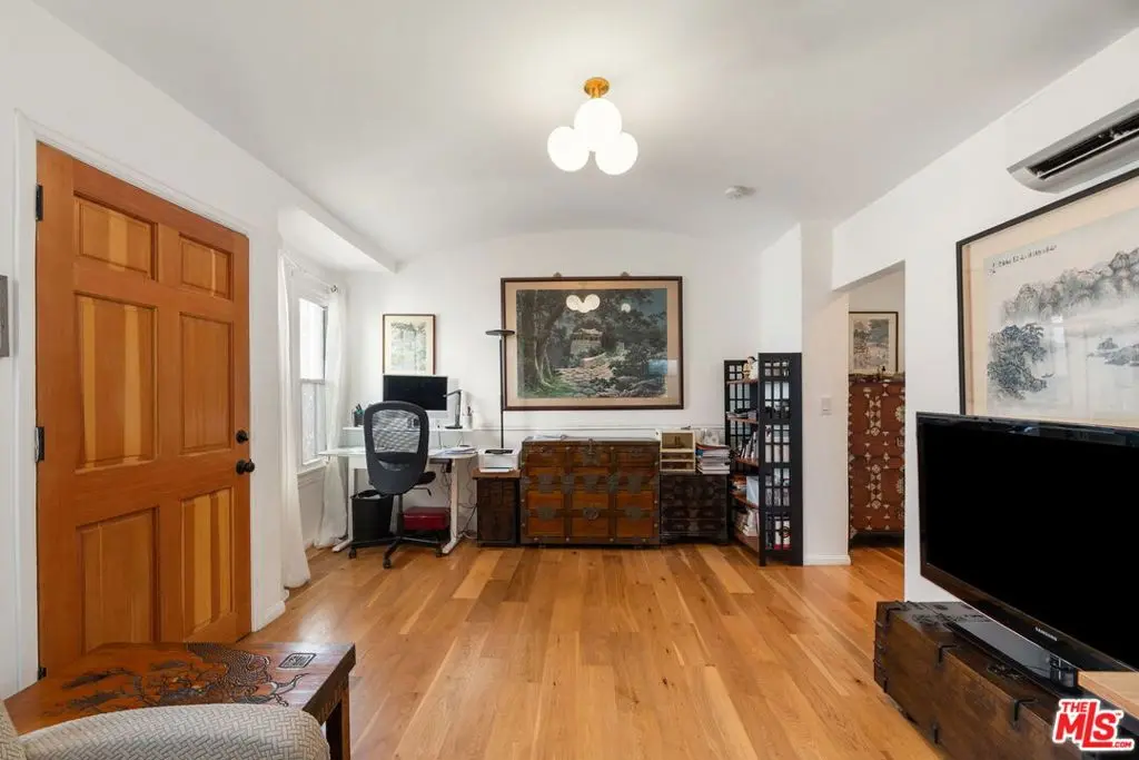 5846 3/4 Willoughby Ave, Los Angeles, CA — listing photo 1