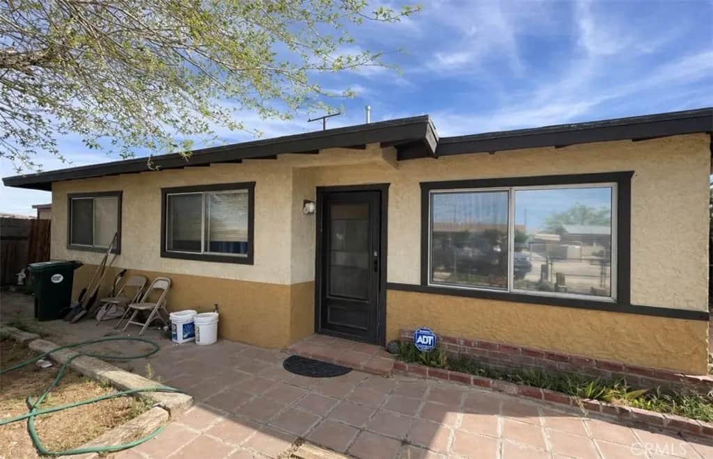 34217 Woods, Barstow, CA — listing photo 1