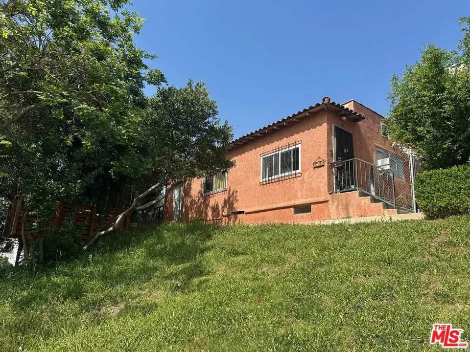 3939 W 28th Street, Los Angeles, CA — listing photo 1