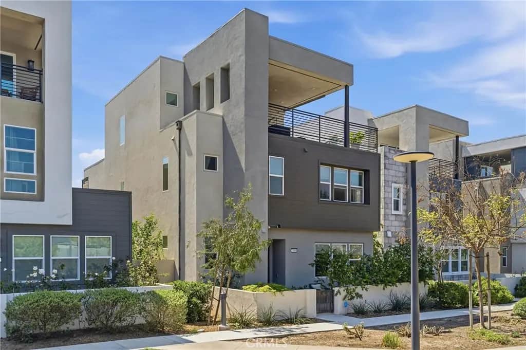 259 chorus, Irvine, CA — listing photo 1