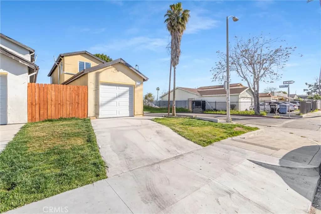 2027 E 105th, Los Angeles, CA — listing photo 1