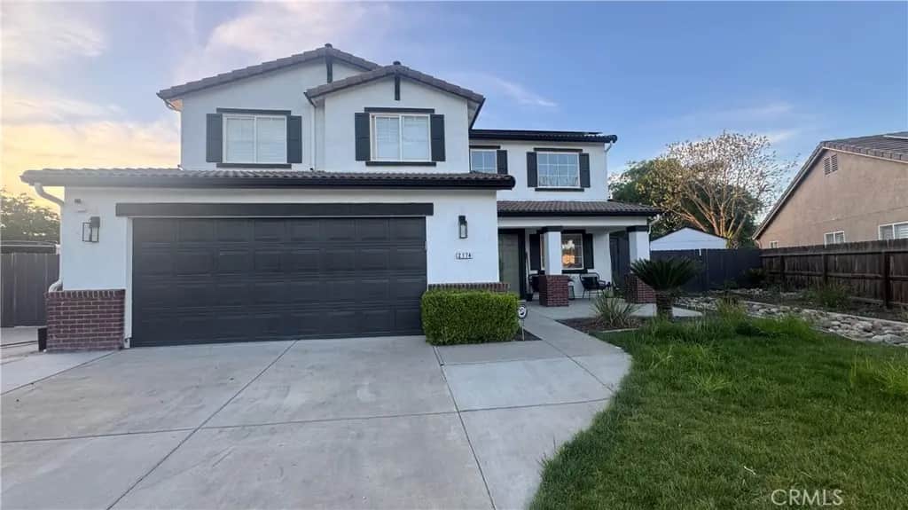 2174 W Picadilly, Hanford, CA — listing photo 1