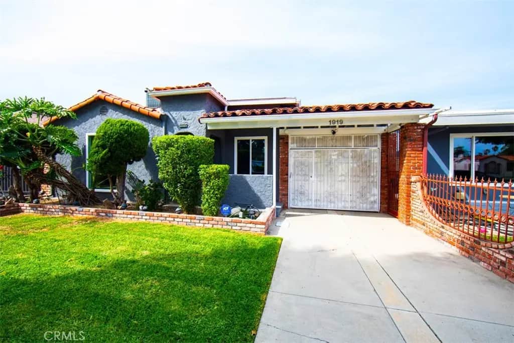1919 W 82nd Street, Los Angeles, CA — listing photo 1