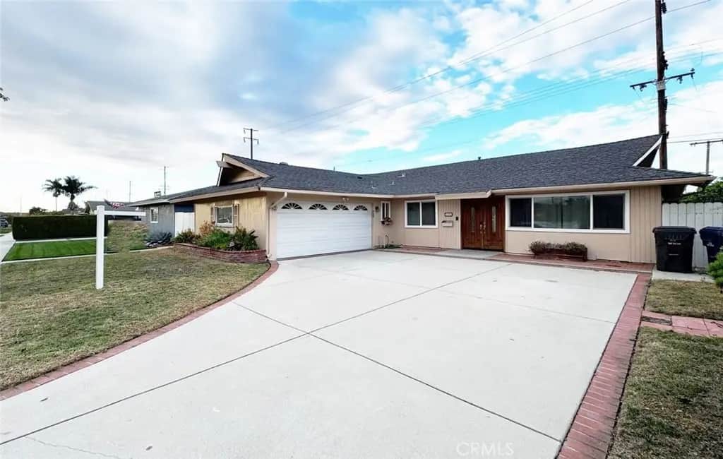 6631 Walton, Huntington Beach, CA — listing photo 1