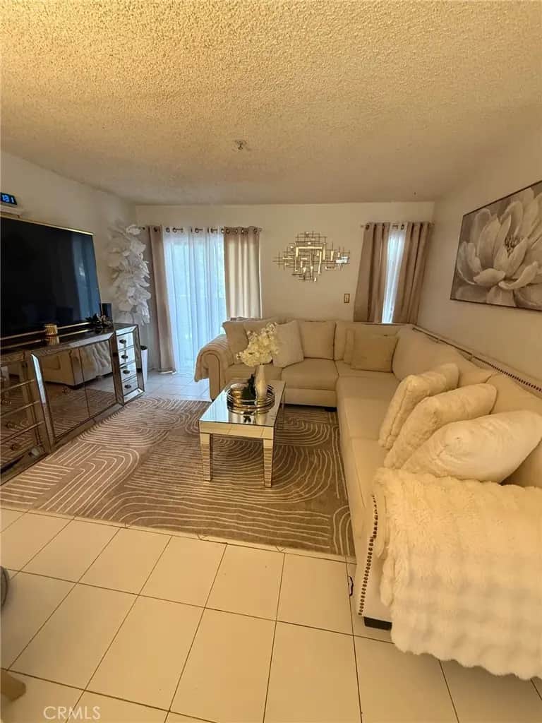 450 E 4th 103, Santa Ana, CA — listing photo 1