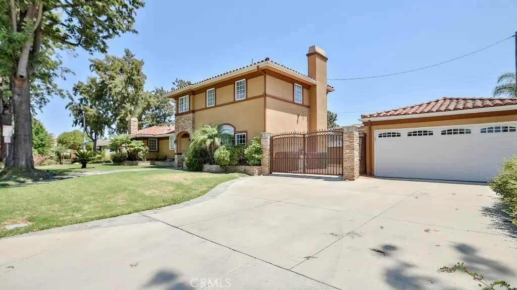 4704 E Centralia Street, Long Beach, CA — listing photo 1