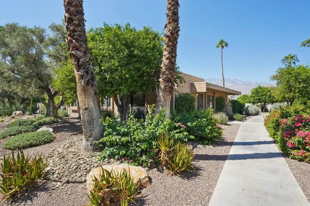 2201 Los Patos Drive, Palm Springs, CA — listing photo 1