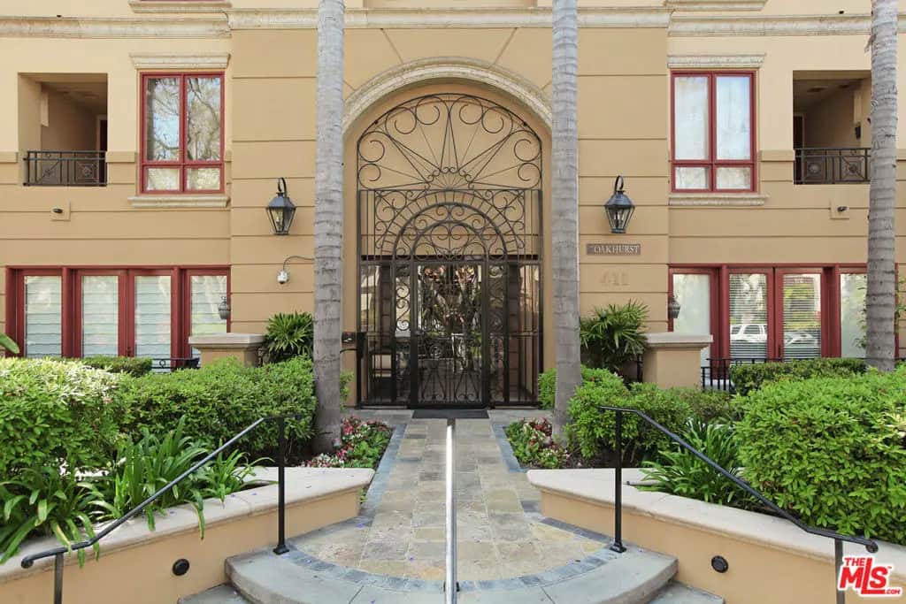 411 N Oakhurst Drive 404, Beverly Hills, CA — listing photo 1