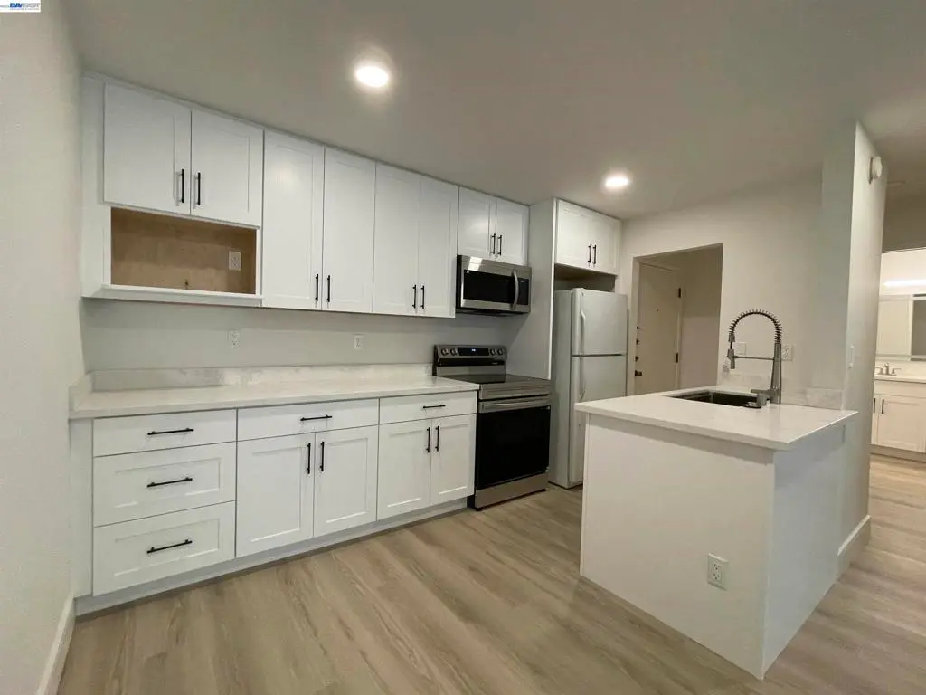 965 SHOREPOINT CT #200, Alameda, CA — listing photo 1
