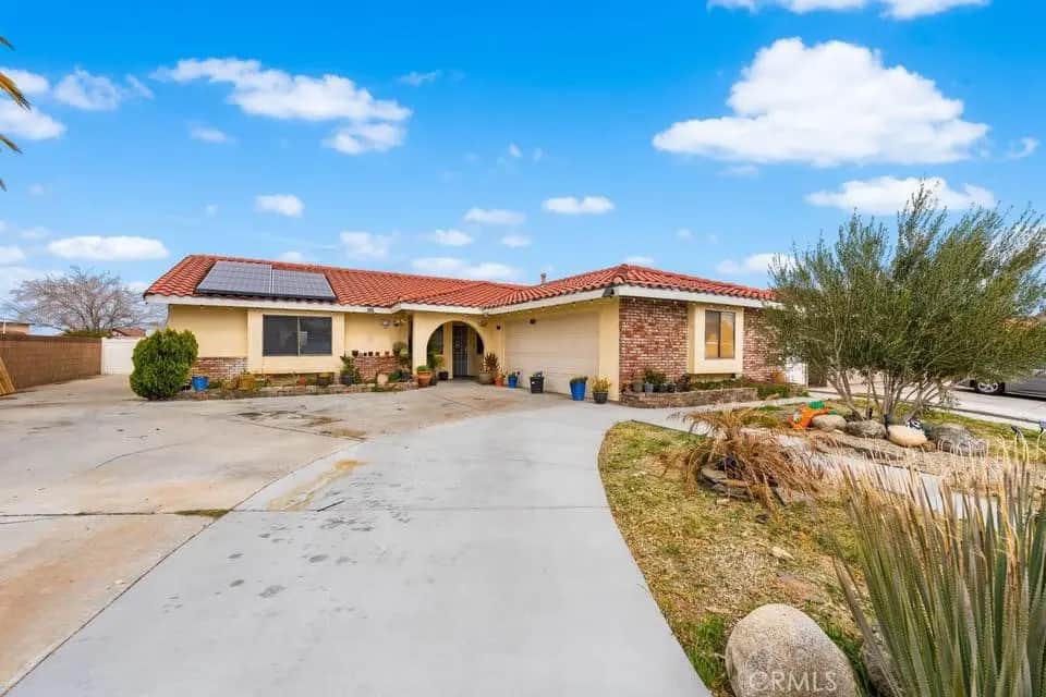 1827 Louise, Lancaster, CA — listing photo 1