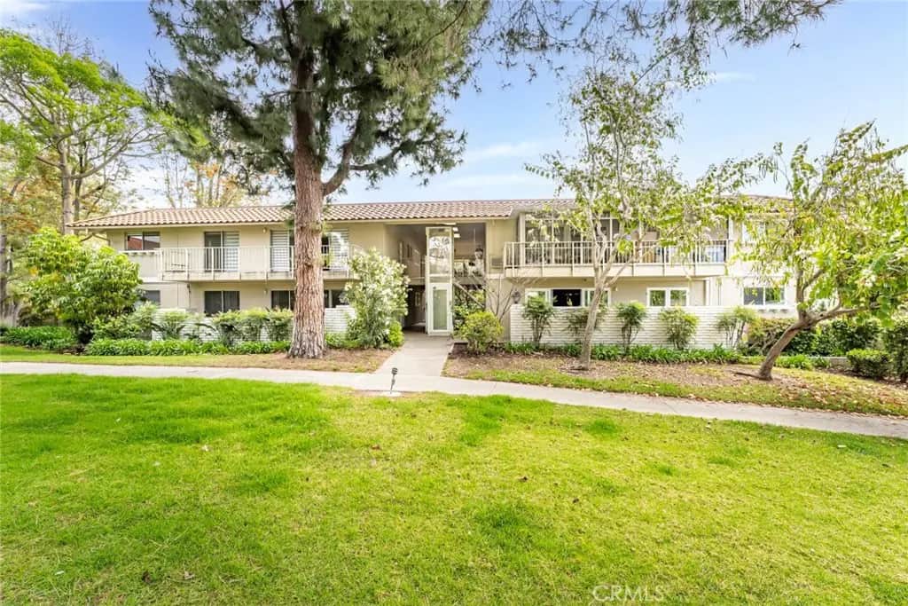 812 A Ronda Mendoza, Laguna Woods, CA — listing photo 1