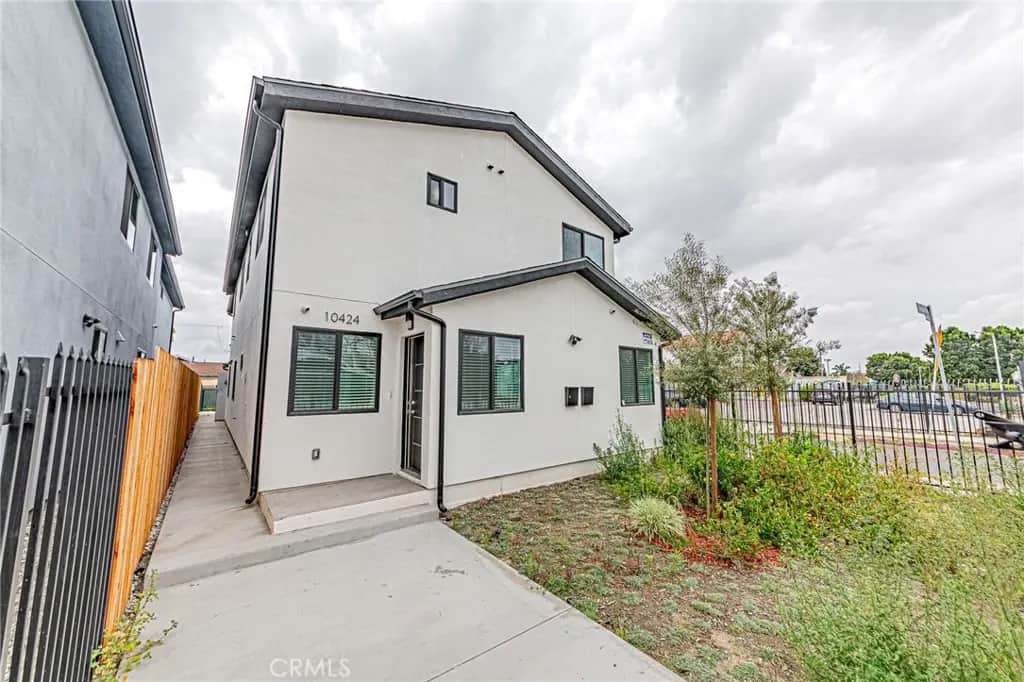 10424 Graham Avenue, Los Angeles, CA — listing photo 1