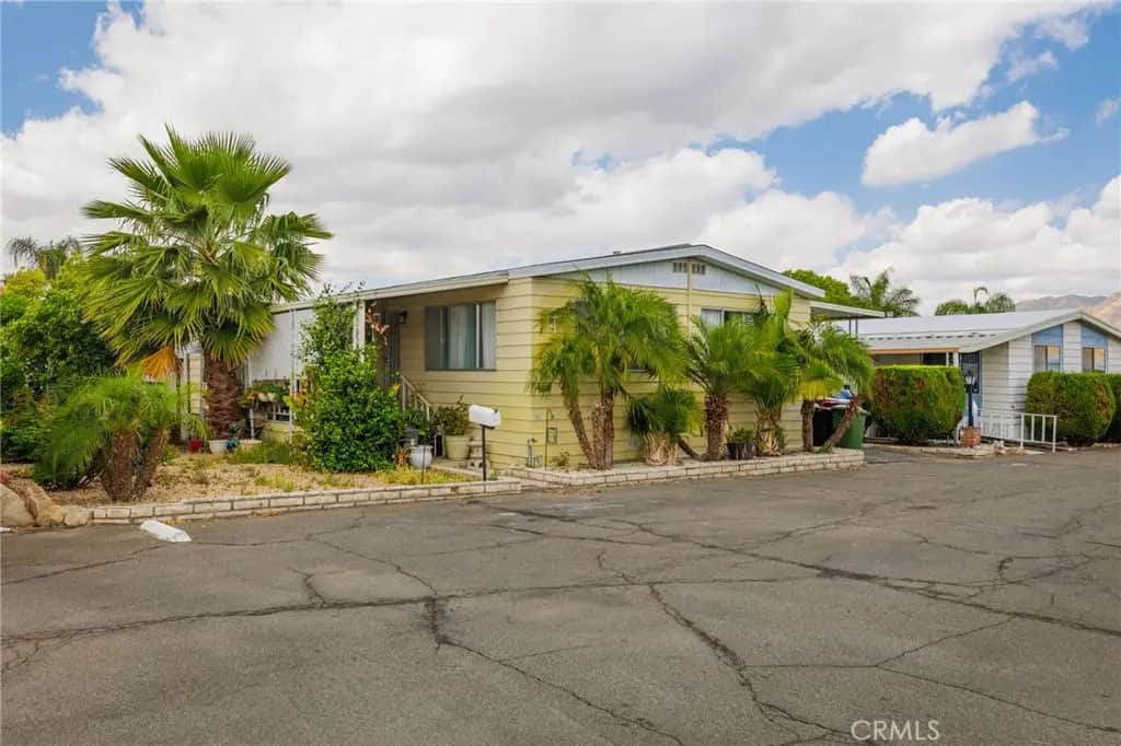 881 N Lake 219, Hemet, CA — listing photo 1