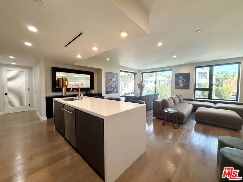 1017 N Croft Avenue 201, Los Angeles, CA — listing photo 1