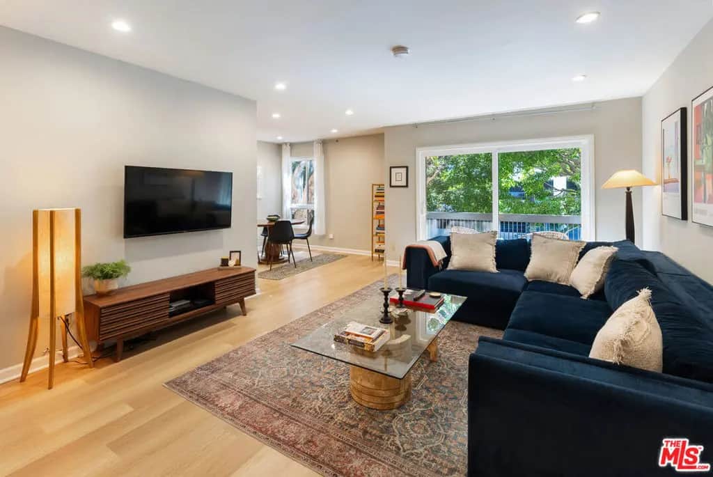 1262 S Barrington Avenue 102, Los Angeles, CA — listing photo 1