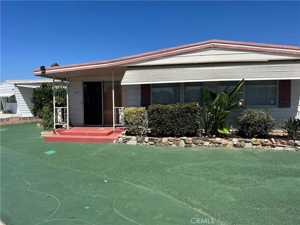 900 W Johnston, Hemet, CA — listing photo 1