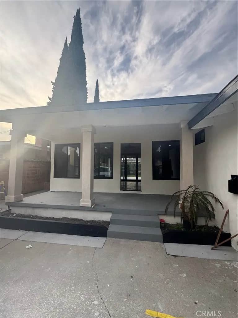 2715 Petaluma, Long Beach, CA — listing photo 1