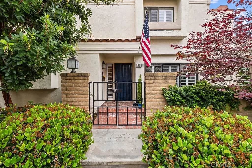 38 Navarre 138, Irvine, CA — listing photo 1