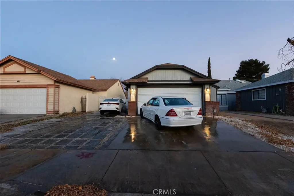 37630 12th E, Palmdale, CA — listing photo 1