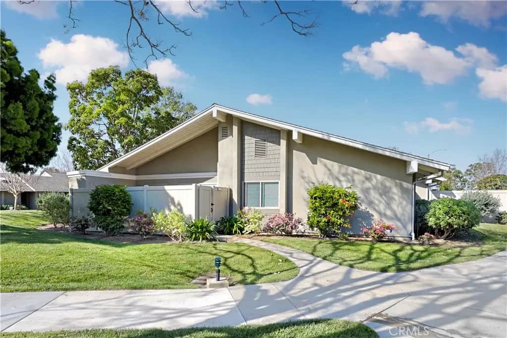 8933 Amador Circle #1316E, Huntington Beach, CA — listing photo 1