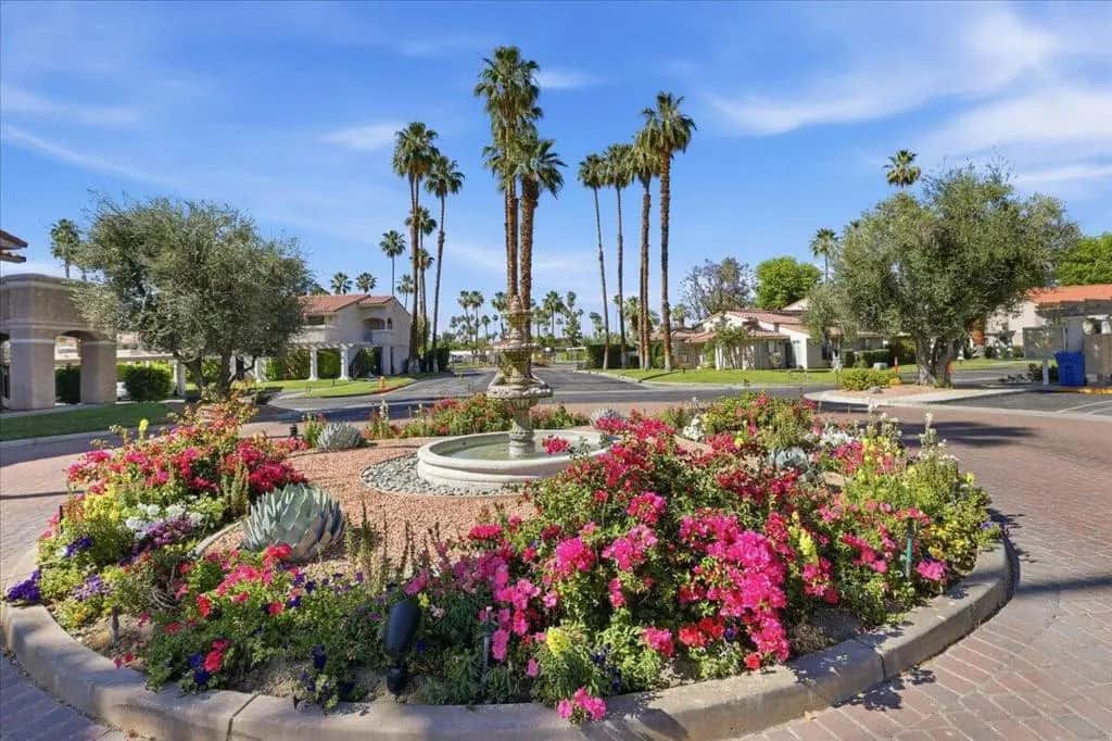 2001 E Camino Parocela J71, Palm Springs, CA — listing photo 1