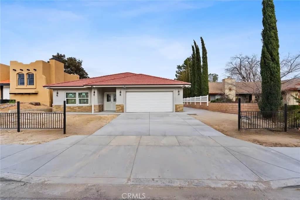15688 Kingswood, Victorville, CA — listing photo 1