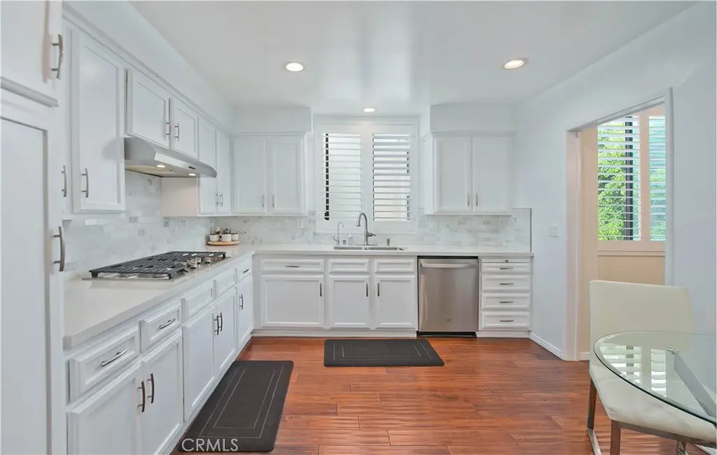 14521 Benefit 207, Sherman Oaks, CA — listing photo 1