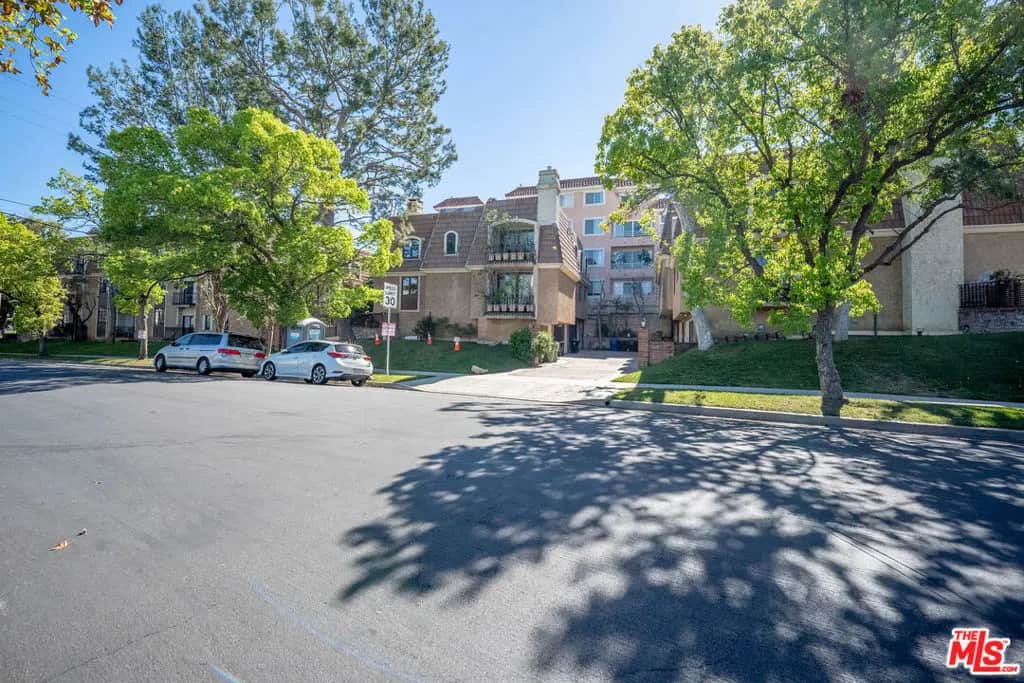 4368 W 8th Street 17, Los Angeles, CA — listing photo 1