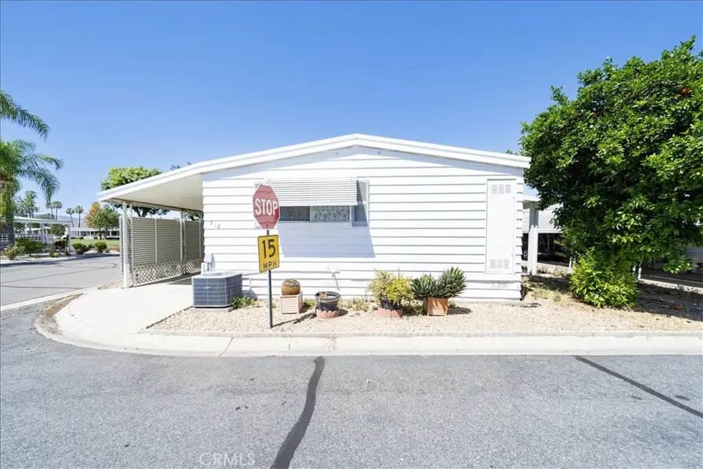 5001 W Florida Avenue 512, Hemet, CA — listing photo 1