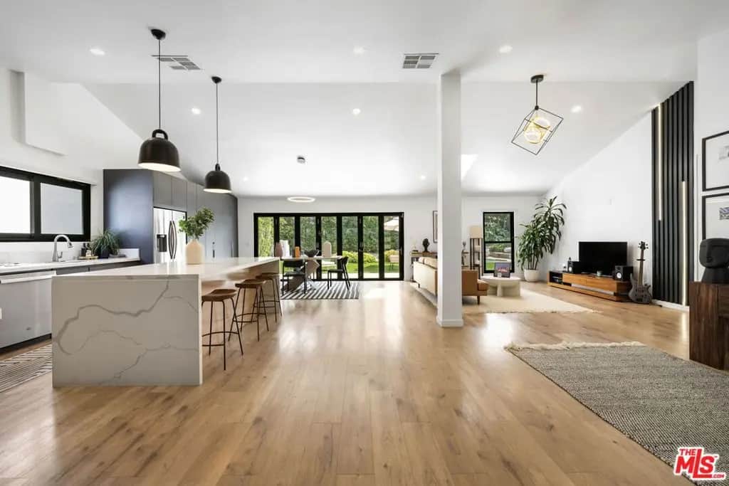 23110 Bigler Street, Woodland Hills, CA — listing photo 1