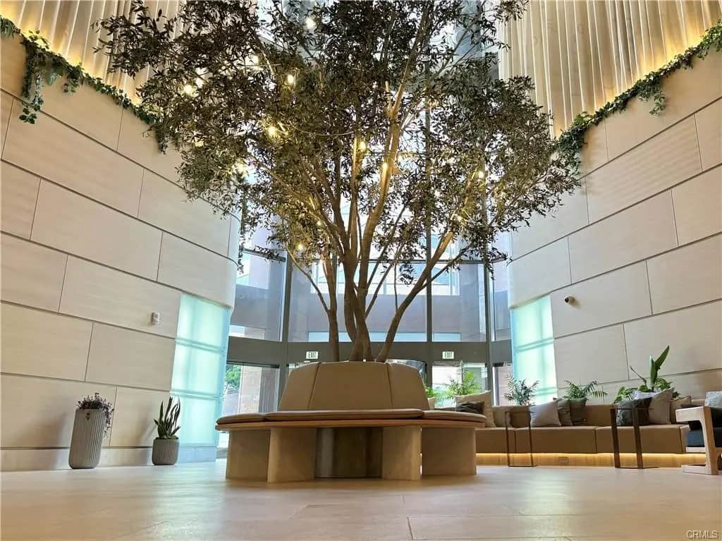1100 Wilshire 2707, Los Angeles, CA — listing photo 1