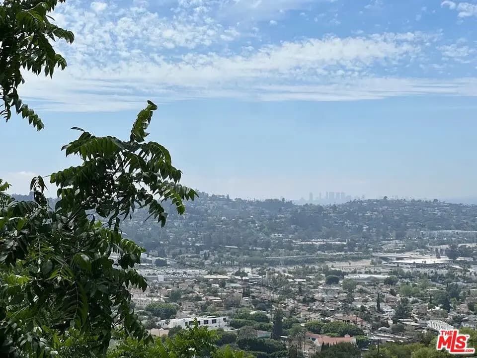 2560 N Hines Drive, Los Angeles, CA — listing photo 1