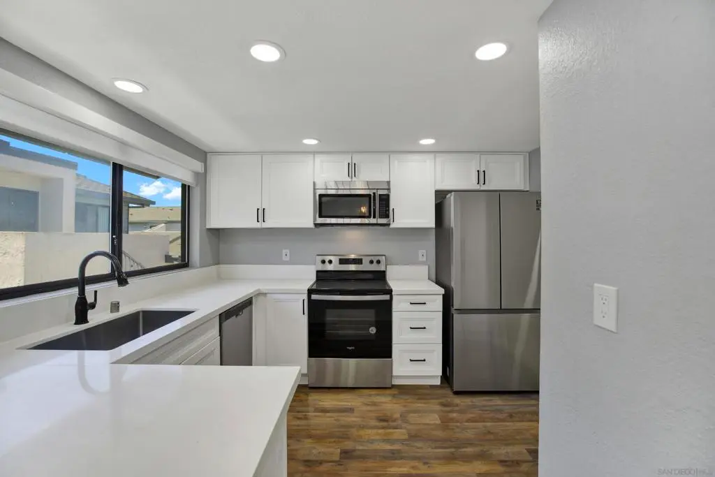 8878 Regents Road 201, San Diego, CA — listing photo 1