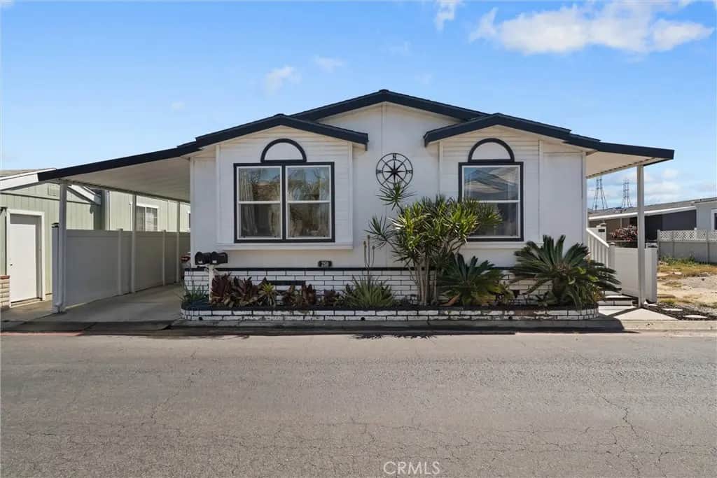 21851 Newland Square 250, Huntington Beach, CA — listing photo 1